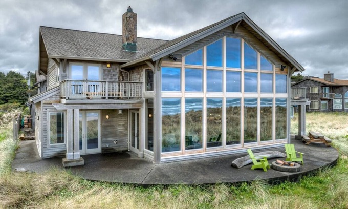 Manzanita Casa | Oceanfront Manzanita!