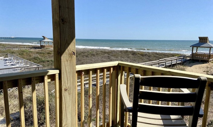 Duck Condominio | FRENTE AL MAR! 2BD / 2Bath actualizado en Duck, NC