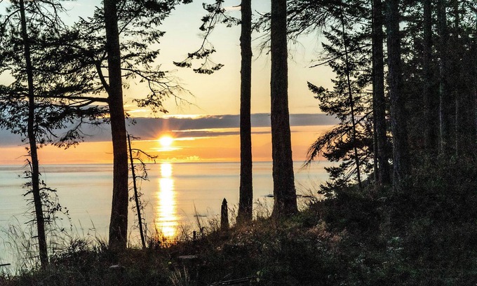 Galiano Cabina | Oceanfront Oasis, beautiful and modern. (NO PETS. 31-60 day rentals only.)