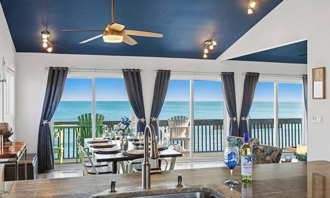 Surf City Casa | Nueva remodelación completa 2/26/19 Single Story Privada frente al mar con jacuzzi para 10 personas