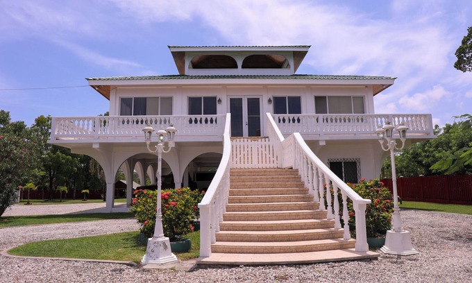 Gales Point Casa | Oceanfront Oasis with Meditation Tower & Pool
