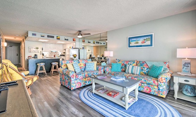 Garden City Apartamento | Oceanfront Oasis with Deck and Resort Beach Access!