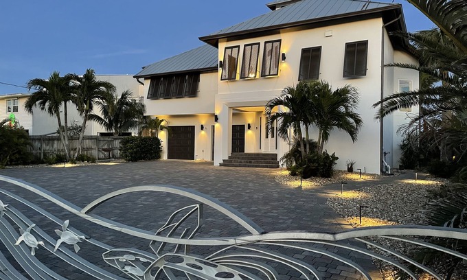 Orlando Beach Casa | OCEANFRONT PARADISE. Palm trees, Hammocks, Heated Pool
