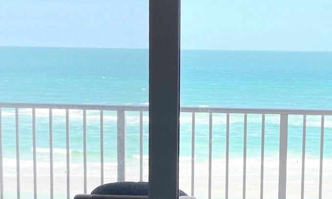 Ponce Inlet Condominio | Frente a la playa de Ponce, FL, piso superior remodelado 2/2