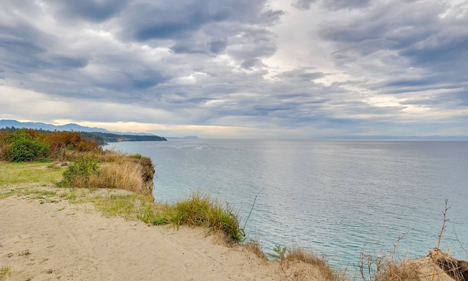 Port Angeles Casa | Oceanfront Port Angeles Home w/ Mountain View!