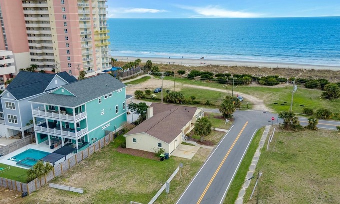 Atlantic Beach Casa | Oceanfront Private Beach House w/Private Hot Tub + Free Attraction Tickets!