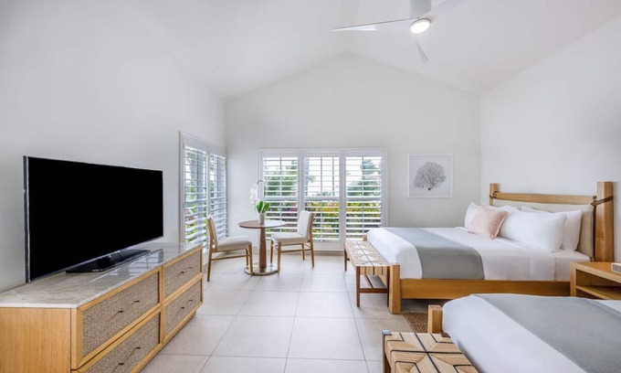 Islamorada Hotel | Oceanfront Property w/ Outdoor Pools, Pets Allowed, Free Parking Onsite
