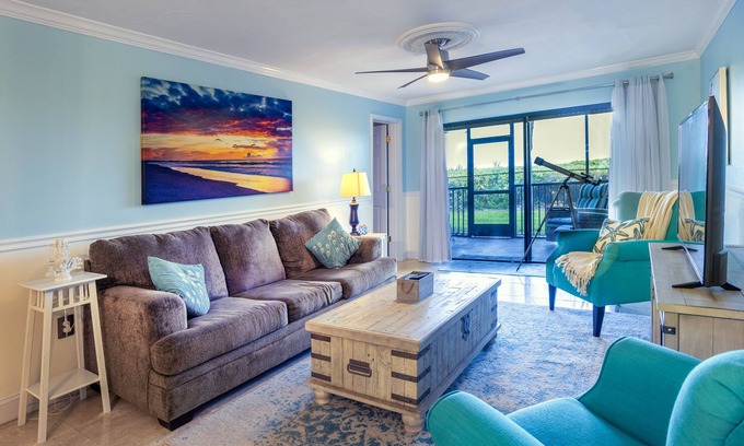 Chandler Park Apartamento | Oceanfront retreat with pool and sauna access, patio, deep tub - dog-friendly