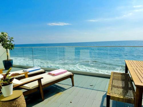 Eastern Malibu Apartamento | Oceanfront Retreat Sandy Toes Oasis