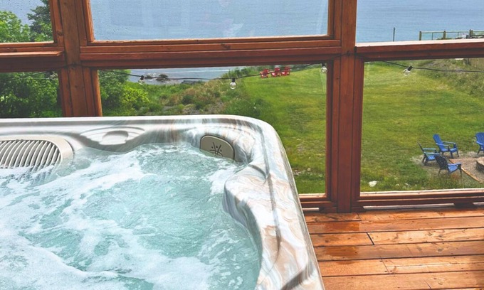 Burnt Cove Casa | Oceanfront retreat with hot tub!
