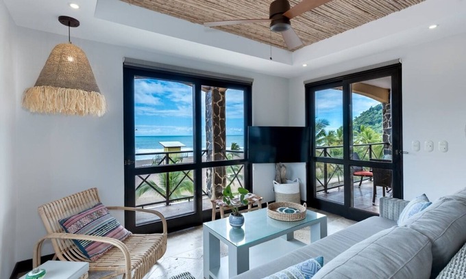 Barrio Los Villalobos Casa | Oceanfront Rooftop Bahia Encantada Jaco L3