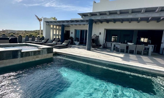 Vinorama Villa | Oceanfront Secluded Infinity Pool While Whale Watching in a Surfing Paradise