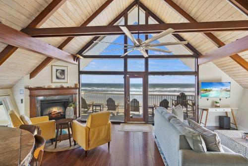 Vilano Beach Casa | Oceanfront, Serenity Under the Sea, Tiki Bar and Grand Deck!