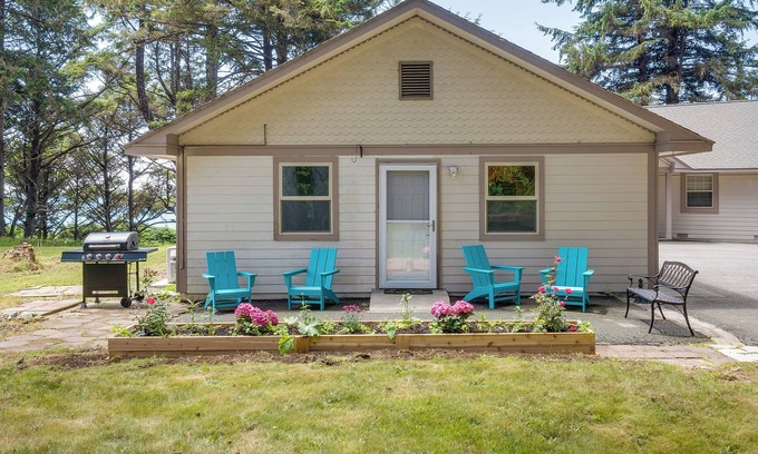 Smith River Cabaña | Oceanfront Smith River Cottage: Beach Access!