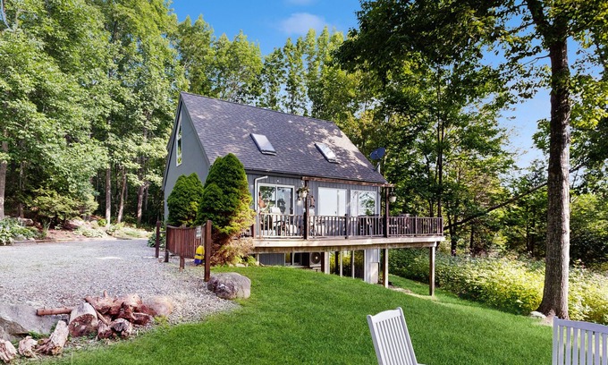 Lincolnville Casa | Oceanfront snowbird-friendly home on the beach with washer/dryer & fireplace