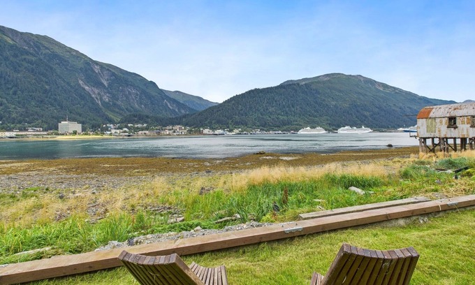 West Juneau Apartamento | Oceanfront Studio | Beach Access & Views