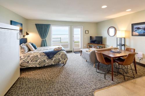 Lincoln City Casa | Oceanfront Studio - Ground Floor - Sleeps 4