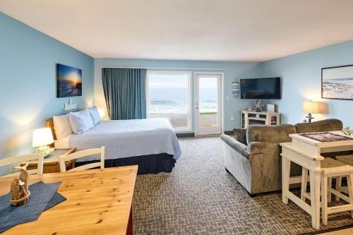 Lincoln City Casa | Oceanfront Studio - Sleeps 4 - Ground Floor - Pool and Hot Tub