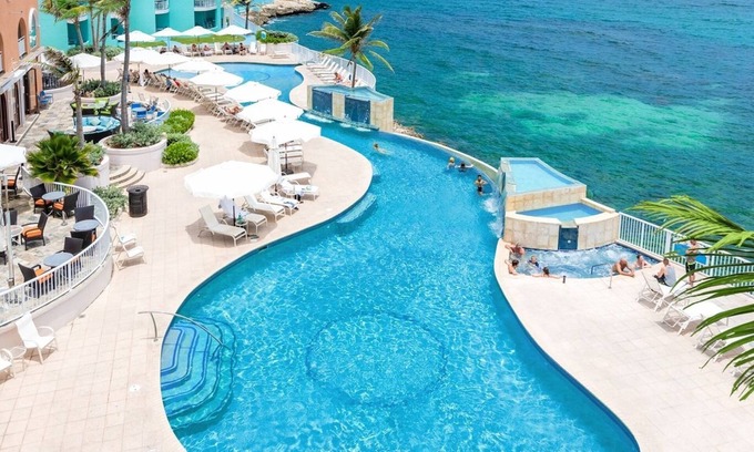 Oyster Pond Apartamento | Oceanfront Studio at Oyster Bay Beach Resort