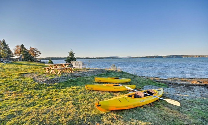 East Sullivan Casa | Oceanfront Sullivan Cottage on 6 Acres with Kayak!