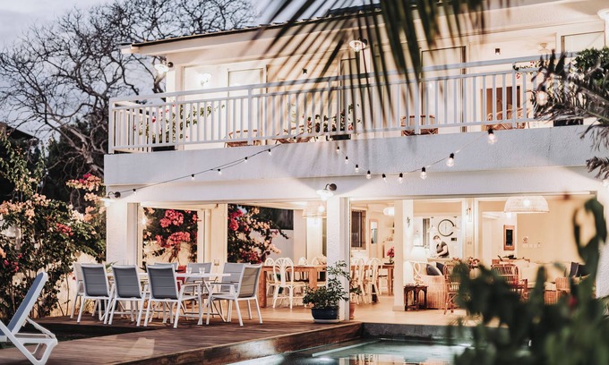 Morcellement Raffray Casa | Oceanfront sunset villa with magnesium pool, beach access and private spa.