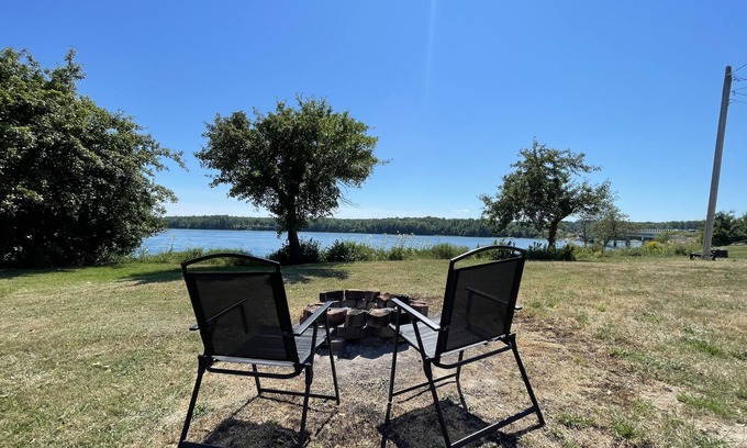 Sullivan Cabina | Oceanfront - Taunton Bay Cabin