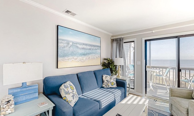 Atlantic Beach Condominio | Oceanfront Third Floor Condo w/Panoramic Views, Balcony, & Shared Pool