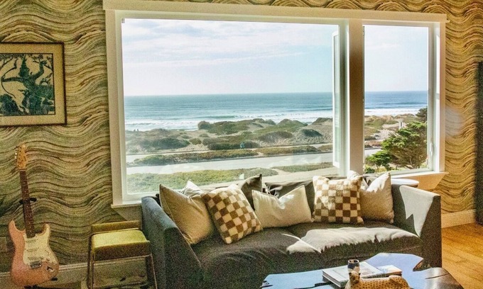 Parkside Apartamento | Oceanfront & top-floor, 2-bedroom apartment in San Francisco