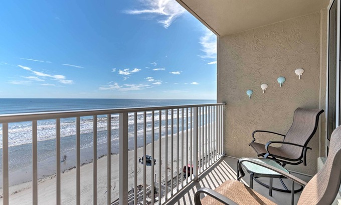 Daytona Beach Shores Apartamento | Alquiler de playa de Becky - condominio frente al mar en Daytona!