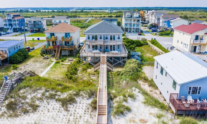McCutcheon Field Casa | Oceanfront House w/ Direct Beach Access