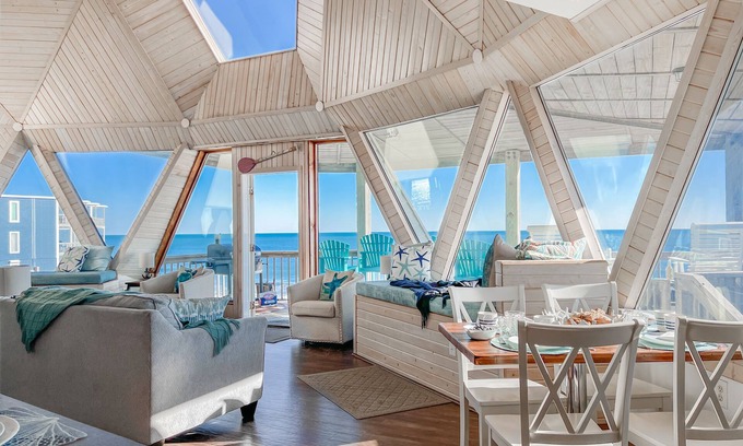 Sneads Ferry Casa | Oceanfront Seaside Stargazer+Hot Tub+Pets OK+Infinity Table+Beach Gear+4 Kings