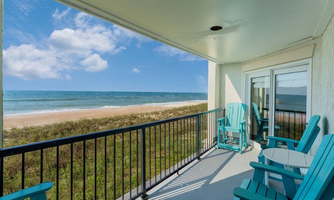 North Topsail Beach Condominio | Oceanfront Luxury at Villa with a View!