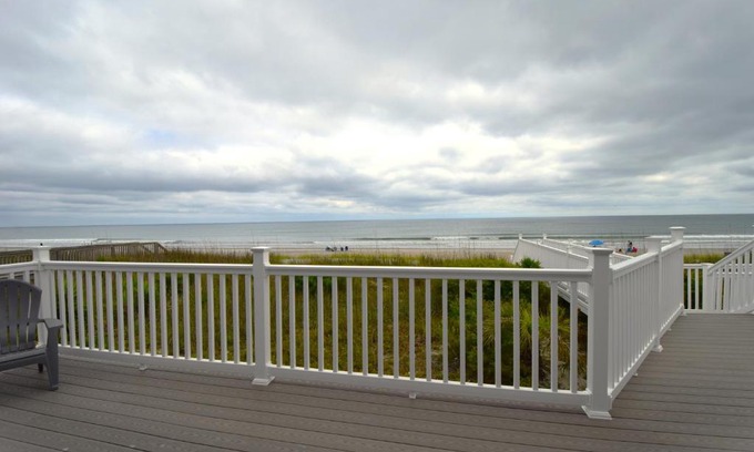 Emerald Isle Casa | Oceanfront vacation home - EAST