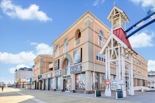 Ocean City Apartamento | Oceanfront Villa 2(103) - Boardwalk oceanfront