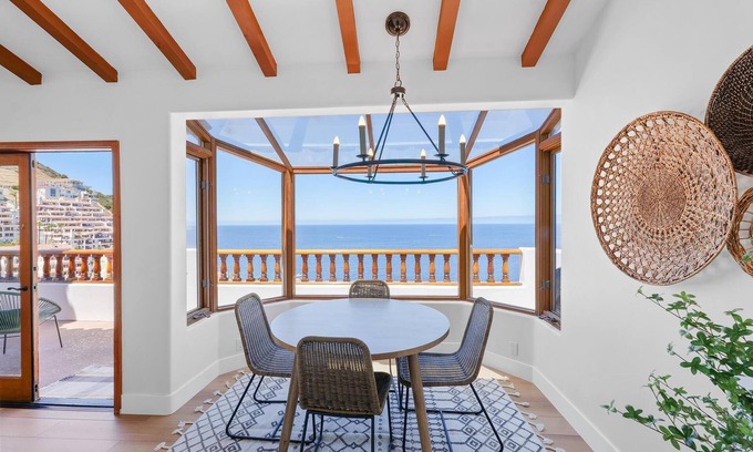 Avalon Condominio | Oceanfront Villa in Catalina’s Hamilton Cove, Golf Cart + Stunning Views