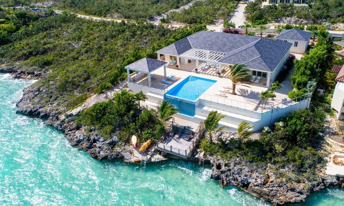 Ocean Point Villa | Impresionante casa frente al mar en aguas cristalinas y azules