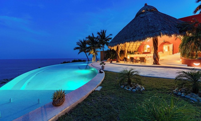 Santa María Huatulco Villa | Oceanfront W/ Beach Access in Gated Neighbourhood