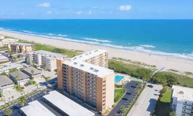 Port Canaveral Condominio | Oceanfront walkout stunning condo!