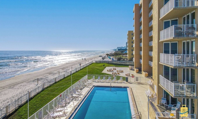 New Smyrna Beach Apartamento | Oceania Beach Club Beachfront Condos
