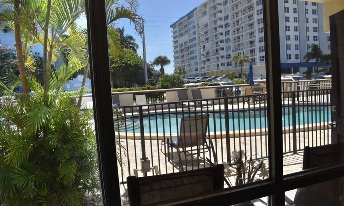 Deerfield Beach Hotel | Oceans 735