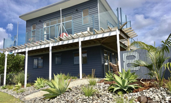 Mangawhai Heads Cabaña | Oceans 8 - Mangawhai Heads Holiday Home