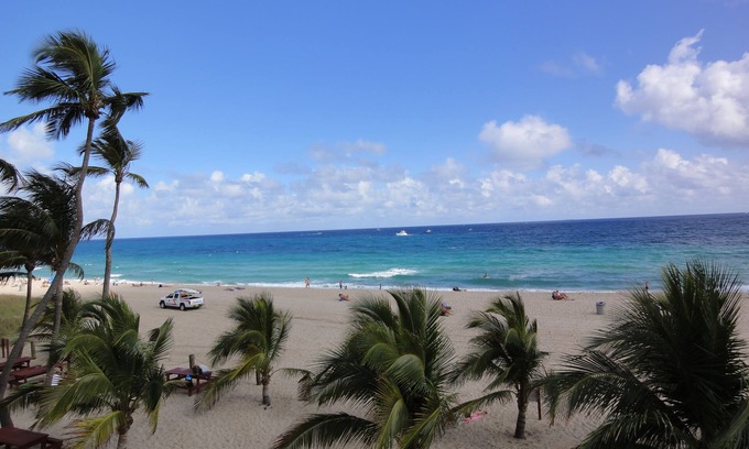 Pompano Beach Hotel | Oceans Beach Resort