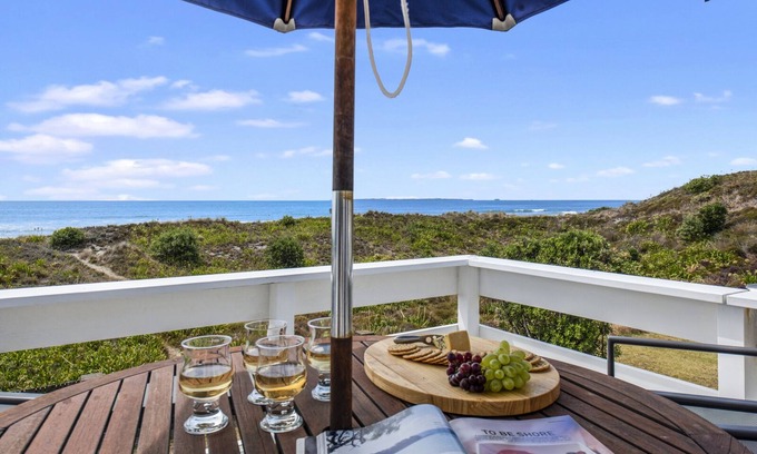 Mount Maunganui Cabaña | Oceanside Bach - Mount Maunganui Holiday Home