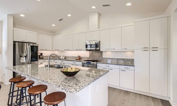 Ivey Ranch - Rancho Del Oro Condominio | Oceanside, CA new townhouse, pool, jacuzzi, workout area