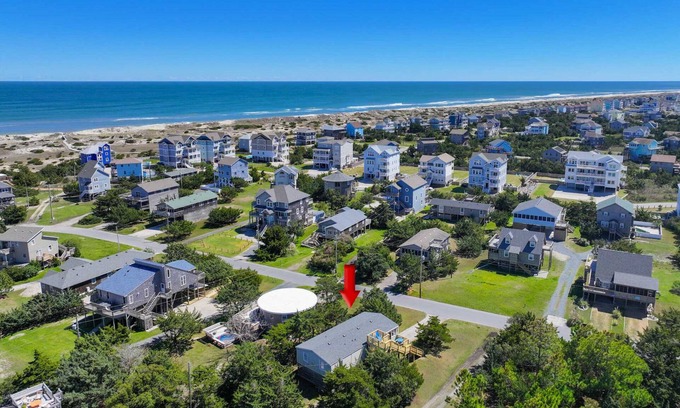Salvo Casa | Casa de playa clásica de Oceanside en Salvo! Solo 6 lotes de la playa! Perro amigable