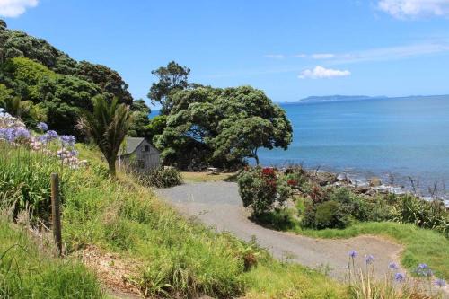 Tuateawa Casa | OCEANSIDE - Exclusive & private - Castaway Cottage