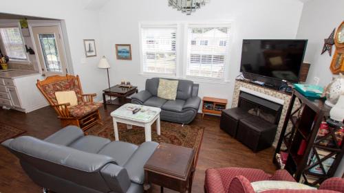 Kill Devil Hills Casa | Oceanside, Hot Tub, Close to beach, KD231, WindOver