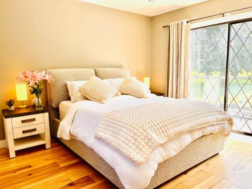 Regional District of Nanaimo Cama Y Desayuno | Oceanside Manor - Fancy Room - Golf course & Beach View