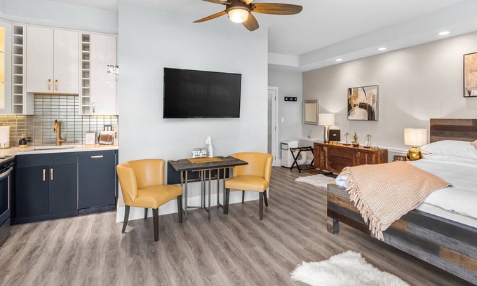Brentwood Bay Condominio | Oceanside Oasis by Iris Properties!