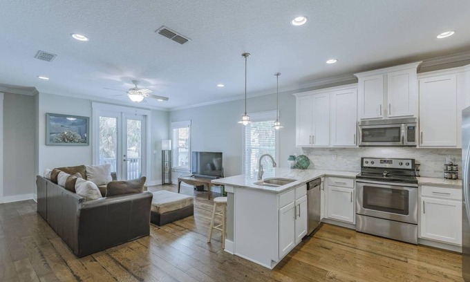Jacksonville Beach Casa | Oceanside Paradise - Ultra-modern Beach Townhouse